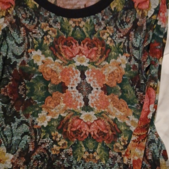 Sweater - Picture 5 of 8